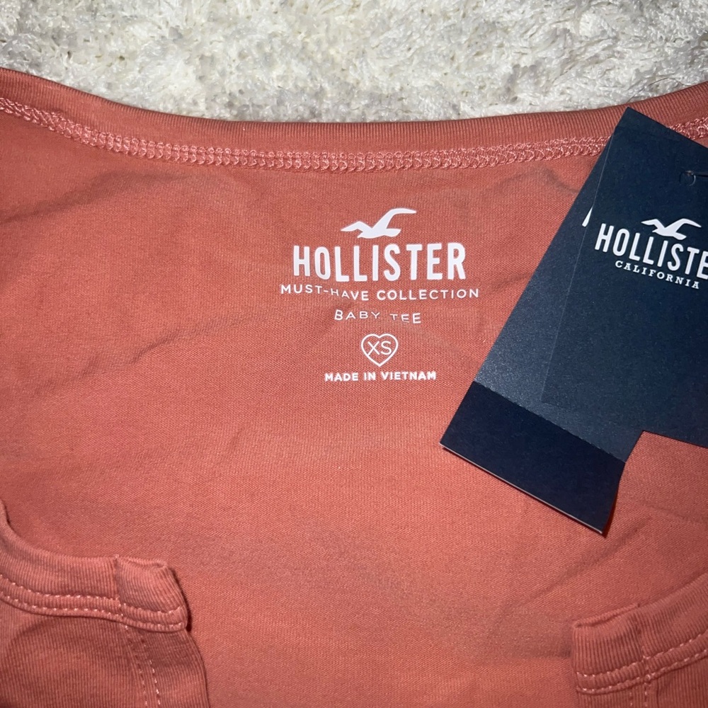 Hollister Cropped tee